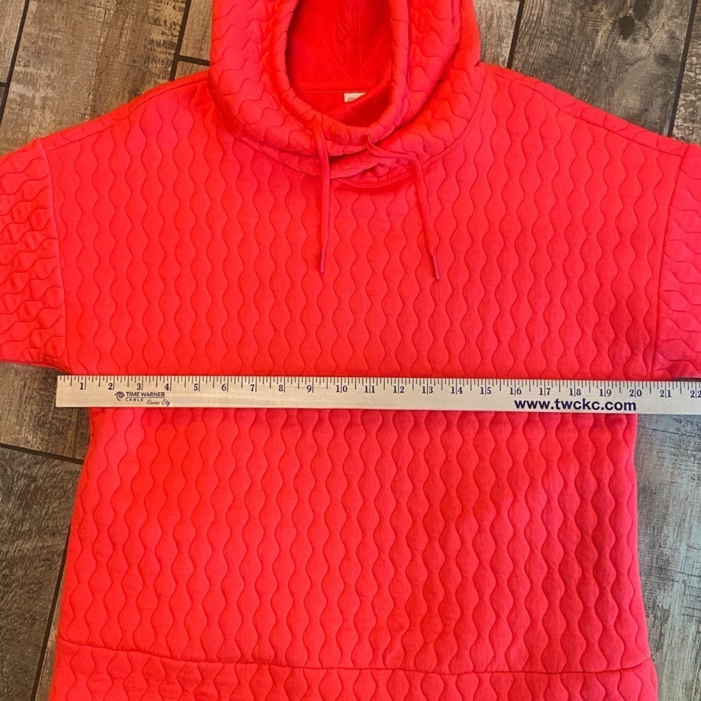 GAP fit Vibrant Jacquard Neon Coral Quilted Hoodie - Picture 5 of 12